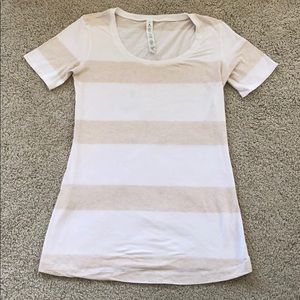 Lululemon short sleeved top